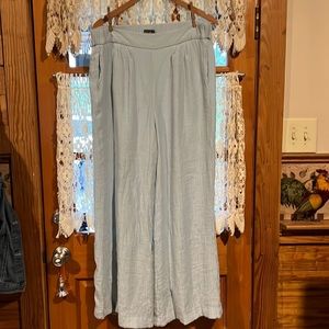 Rayon/Polyester gauze wide leg with pockets completely lined. Light blue